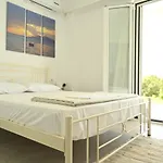 Isidoros *