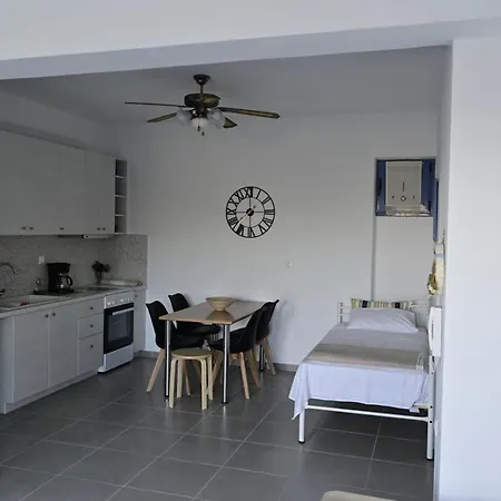Isidoros Apartment *